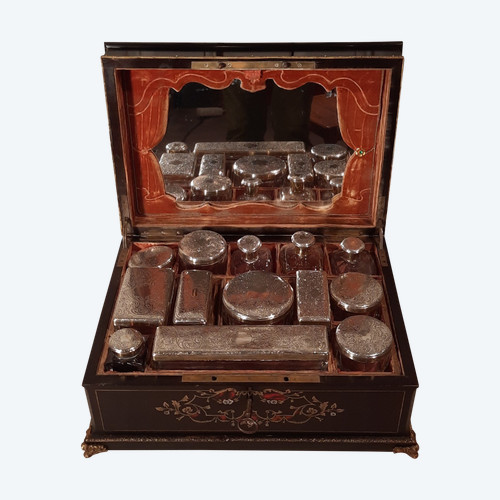 Coffret de voyage avec nécessaire de toilette d’époque Napoléon III.