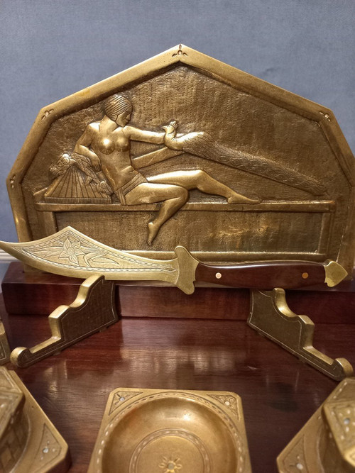 Tavolo da scrittura Art Déco in bronzo e legno di corallo