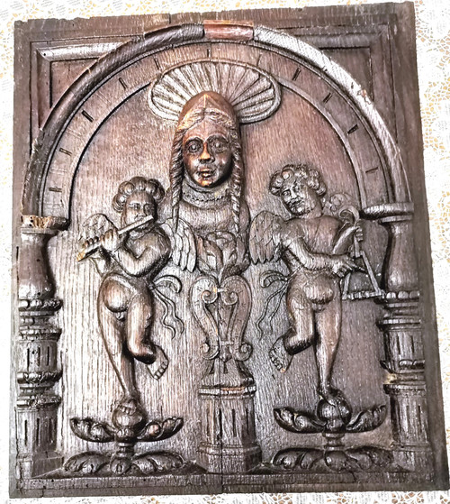 Oak panel carved with a Virgin between two Musician Angels 17th