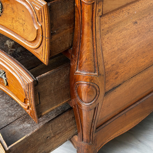 Commode Tombeau  Louis XV En Noyer D’époque XVIIIème