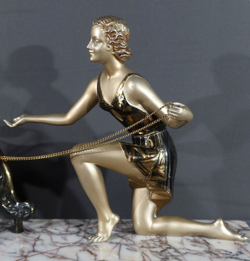 Femme aux Lévriers en Métal Patiné, Art Déco - 1930