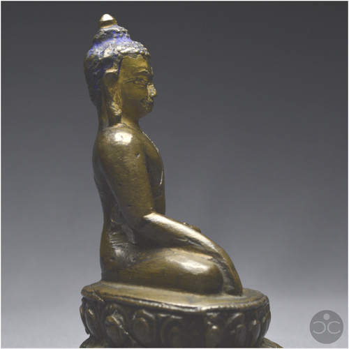 Tibet occidental, XIIIème-XIVème siècle, Représentation de Bouddha en bronze à patine brune 