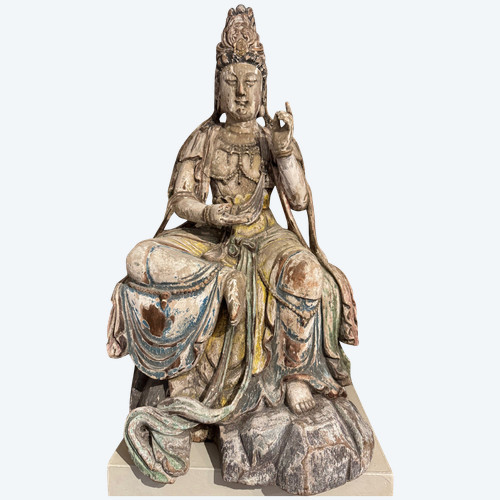 Guanyin in legno intagliato, stile Ming, fine XIX secolo.