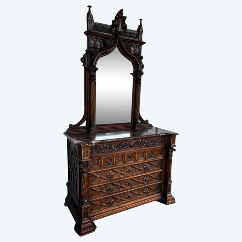 Important Neo-Gothic Walnut Chest of Drawers from the late 19th century