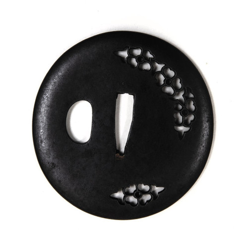 Tsuba signée TATSUTOSHI de l'école Akao