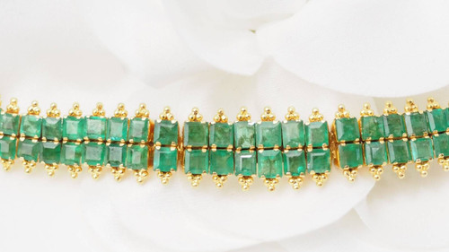 Antique flexible bracelet in yellow gold and emeralds