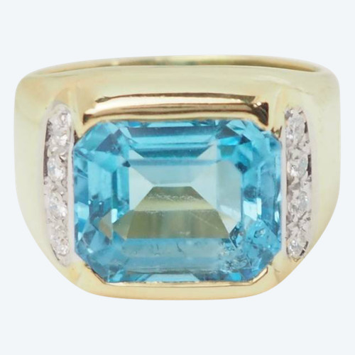 Yellow gold, blue topaz and diamond ring