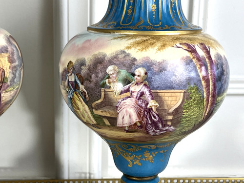 PAIR OF 19TH CENTURY VASES IN SÈVRES PORCELAIN DECORATED WITH GALLANT SCENES