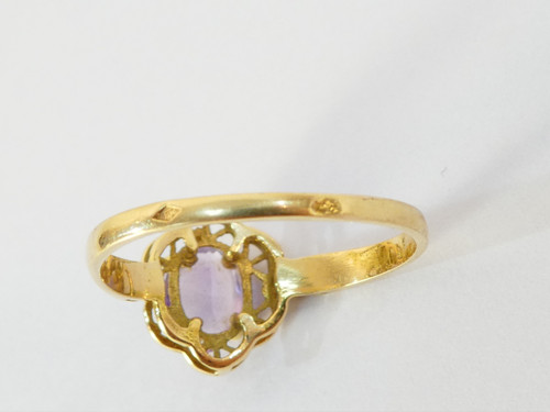 18-karat yellow GOLD ring with amethyst