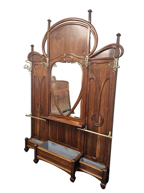 Important Art Nouveau Cloakroom “Coups de Fouet”