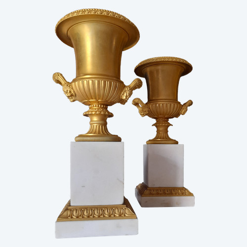 Pair of Medici vases on white marble base 