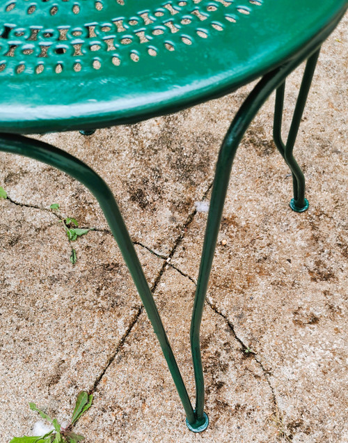 Salon de jardin en fer forgé suite de quatre chaises et une table année 60