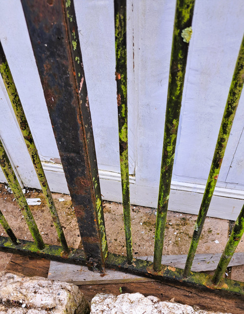 18th century round and square iron 2 leaf gate