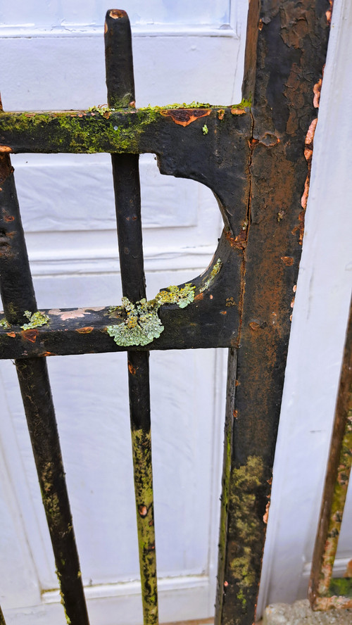 18th century round and square iron 2 leaf gate