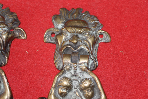 Paire De Heurtoirs De Porte En Bronze