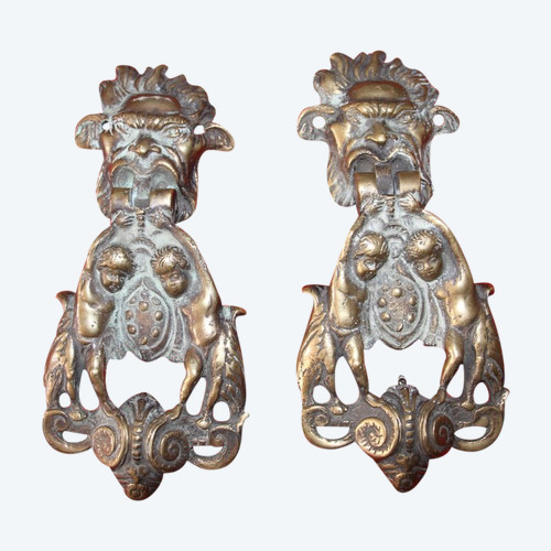 Paire De Heurtoirs De Porte En Bronze