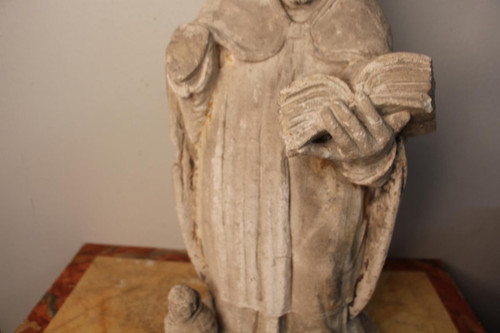 Statua in pietra raffigurante un vescovo o un santo del XVII secolo