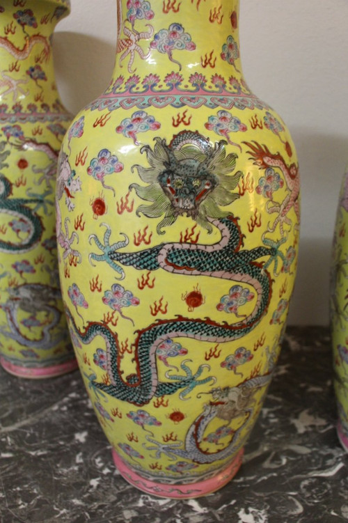 Suite De Quatre Grands Vases En Porcelaine , Chine Début XXeme