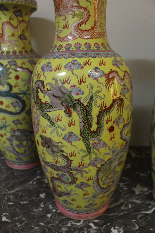 Suite De Quatre Grands Vases En Porcelaine , Chine Début XXeme