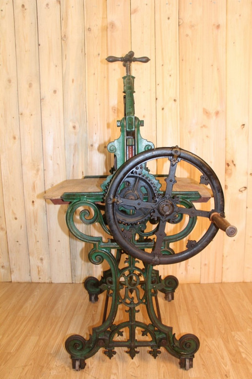 Triumph and Mangel Cast Iron Cloth Press, Early 20th Century