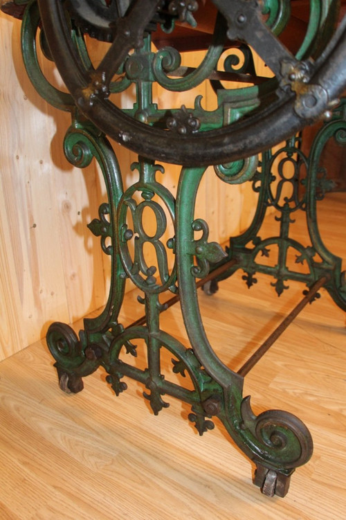 Triumph and Mangel Cast Iron Cloth Press, Early 20th Century