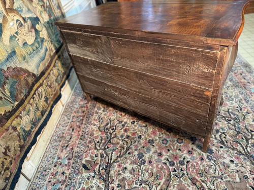 18th century Louis XV walnut chest of drawers