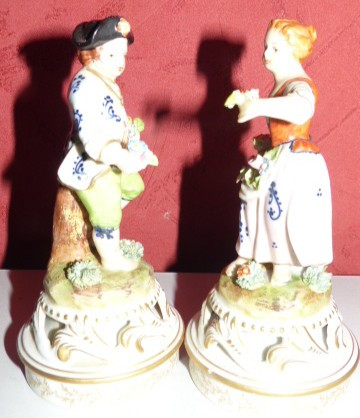 Coppia di figure decorative firmate Meissen