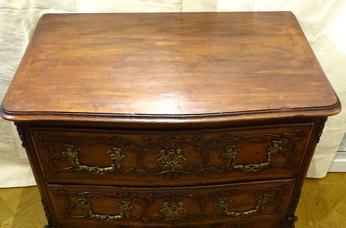 Small Provençal Sauteuse Chest of Drawers Walnut Carved Bronze Shells 18th century