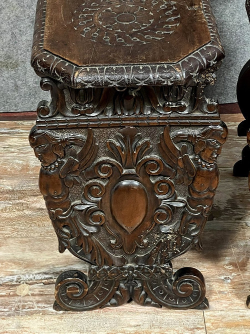 Pair of Venetian "sgabelli" chairs in richly carved walnut