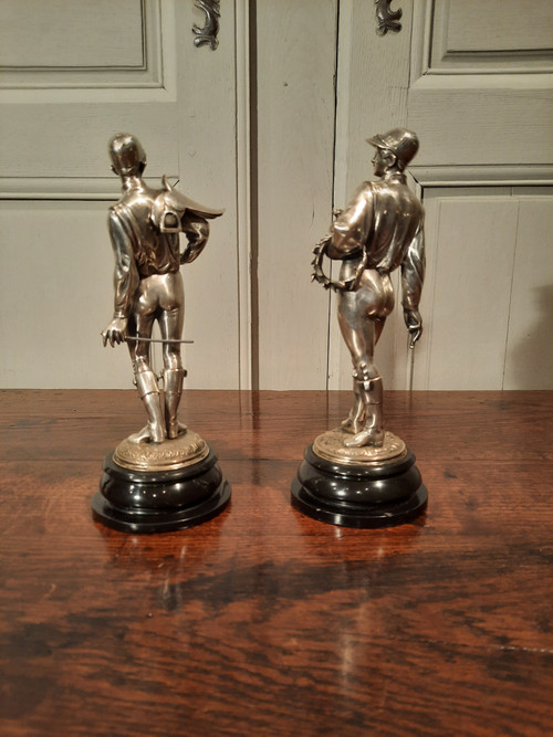 Two silver-plated bronze sculptures of Jockeys. Signed Lalouette.