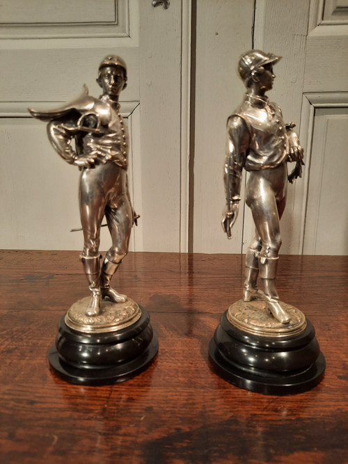 Two silver-plated bronze sculptures of Jockeys. Signed Lalouette.