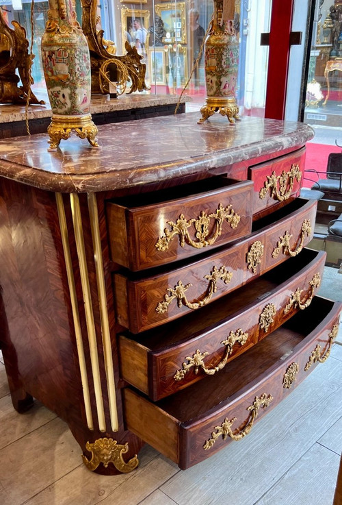 Commode D’époque Régence En Marqueterie De Bois De Violette