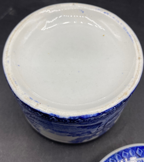 SMALL EARTHENWARE POT 