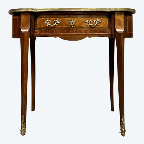 Bureau de forme rognon style Louis XV en marqueterie toutes faces vers 1850. 