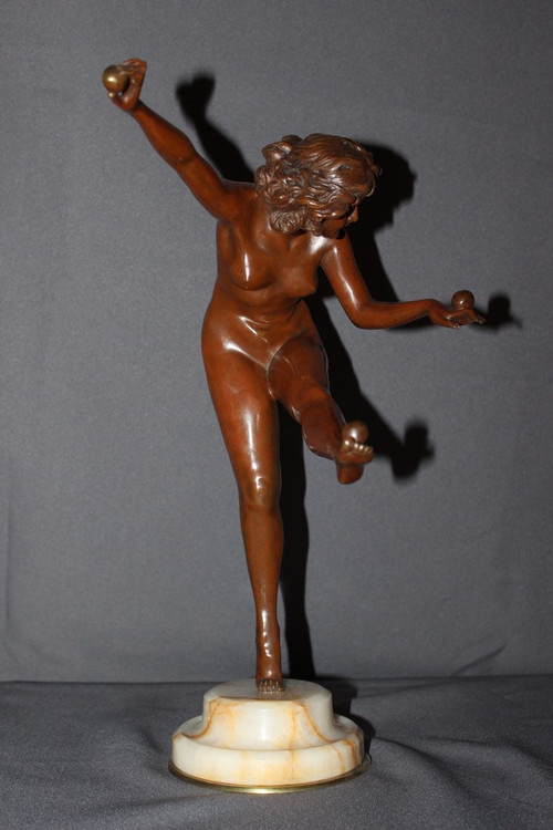 Bronze , Femme Jonglant Par Claire  Colinet Vers 1900