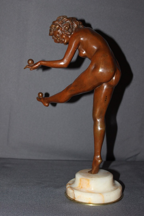 Bronze , Femme Jonglant Par Claire  Colinet Vers 1900