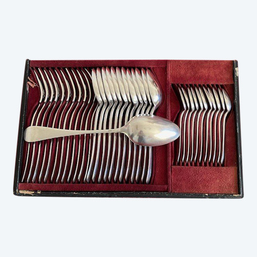 Belle ménagère en métal argenté modèle Baguette-Uniplat de la Maison Christofle vers 1880