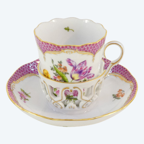 Ravissante tasse trembleuse en porcelaine blanche 