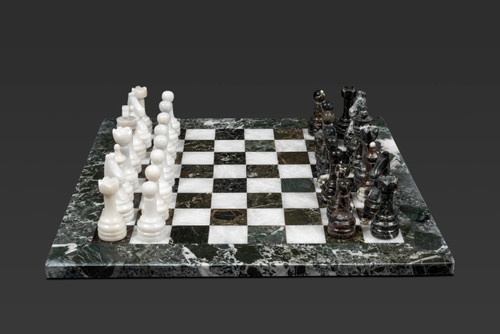 Ensemble de jeu d'échecs en marbre noir zébré et blanc;