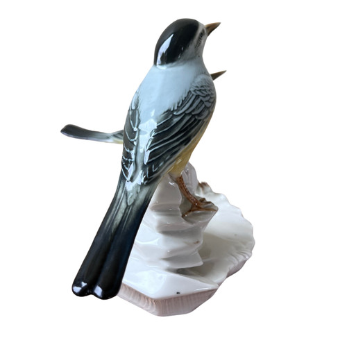 Ensemble de deux oiseaux en porcelaine signé Karl Ens 