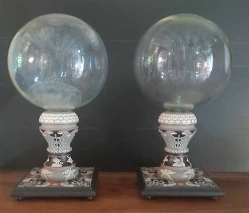 Anciennes boules de cristal pharmacie pour le parfum socles d'exceptions