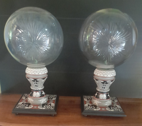 Anciennes boules de cristal pharmacie pour le parfum socles d'exceptions