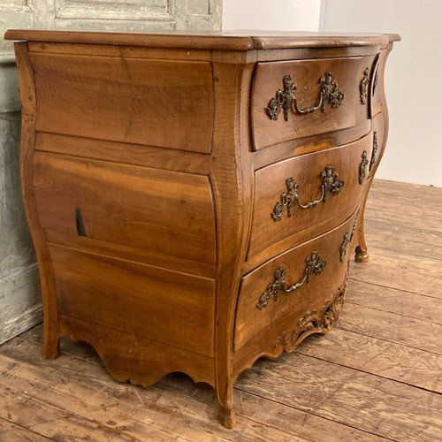 Louis XV Curved Chest Of Drawers In Walnut