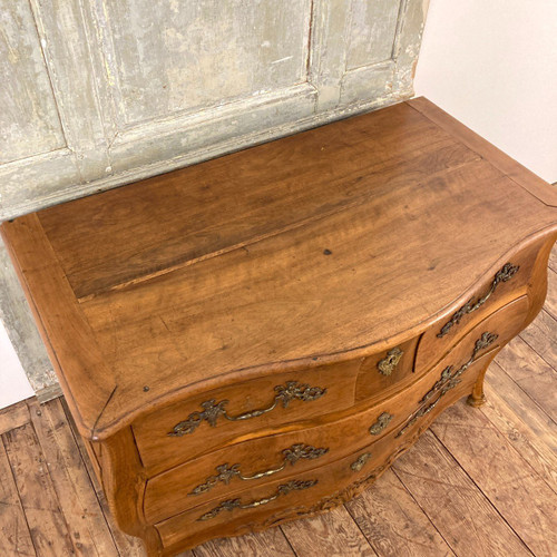 Louis XV Curved Chest Of Drawers In Walnut