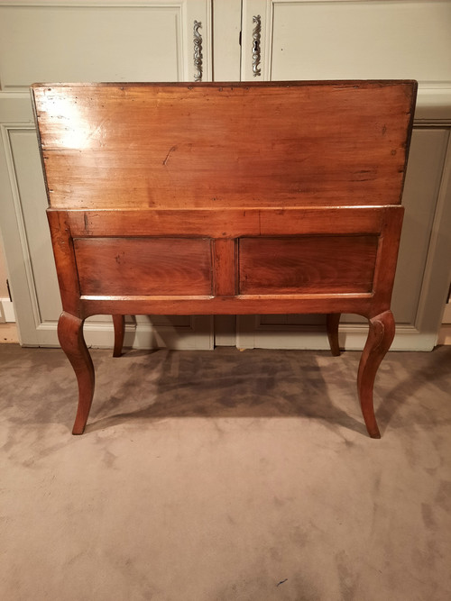 Louis XV sloping desk in natural wood from the 18th century.