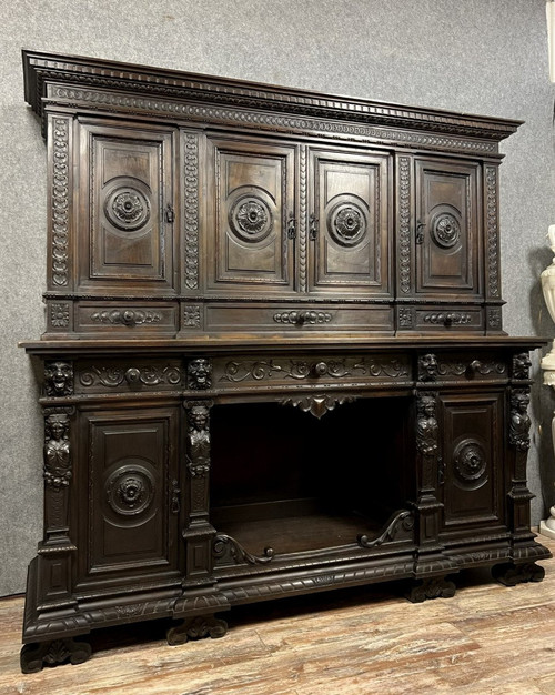 cabinet-buffet Renaissance de château en noyer massif vers 1850