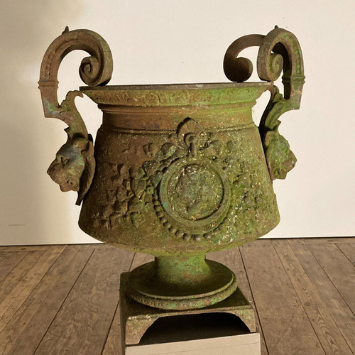 Large 19th century cast iron basin