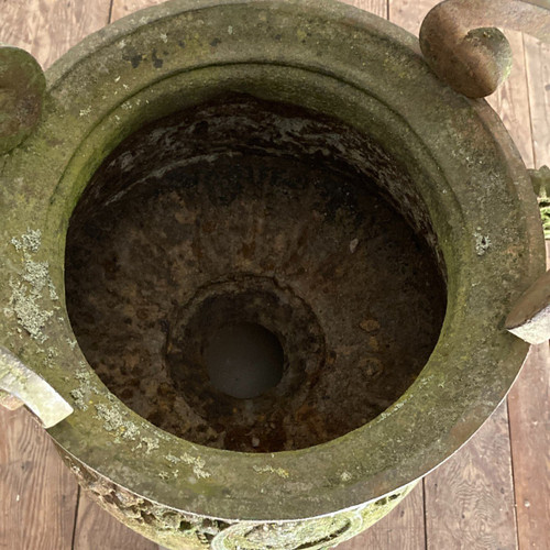 Large 19th century cast iron basin