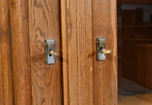 Bibliothèque en chêne avec trois portes