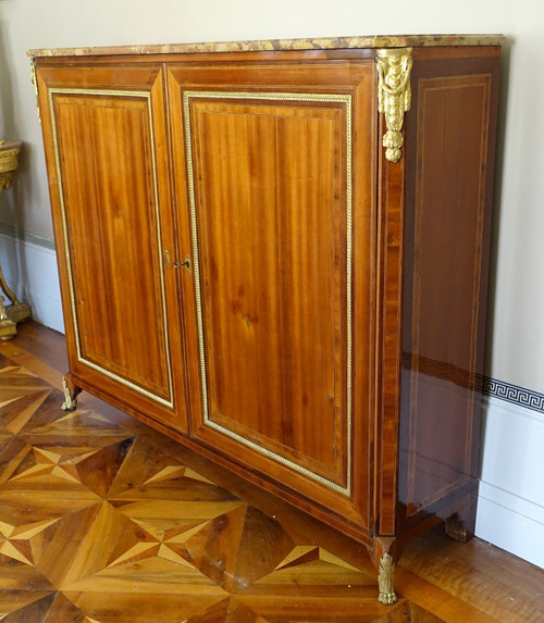 Transition period sideboard in satinwood marquetry - shallow depth - 18th century